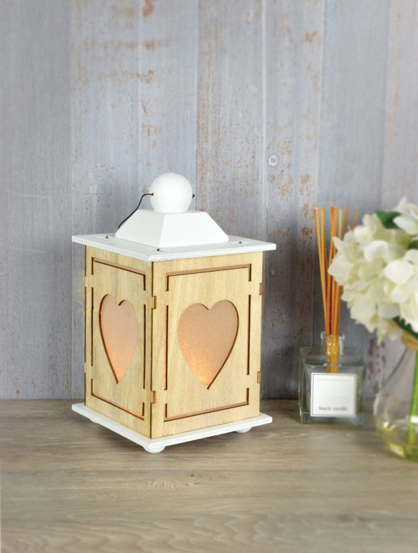 Lanterna Decorativa em Madeira Formato Coraçao